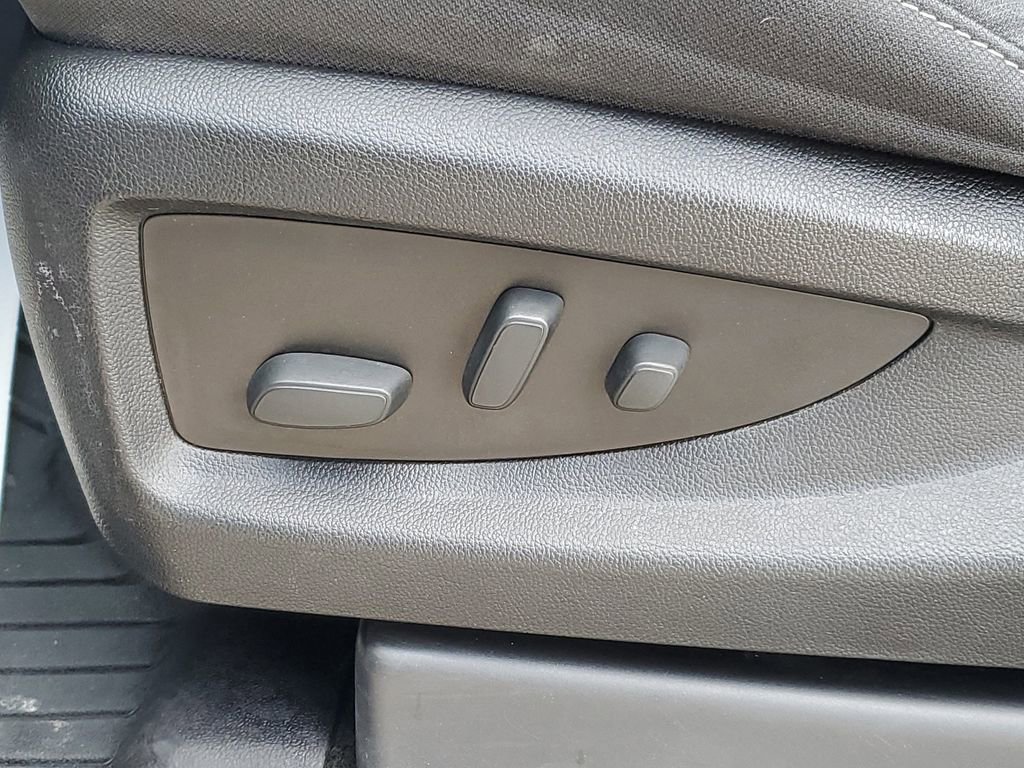 Used 2018 Chevrolet Silverado 1500 LT w/ Texas Edition image 8