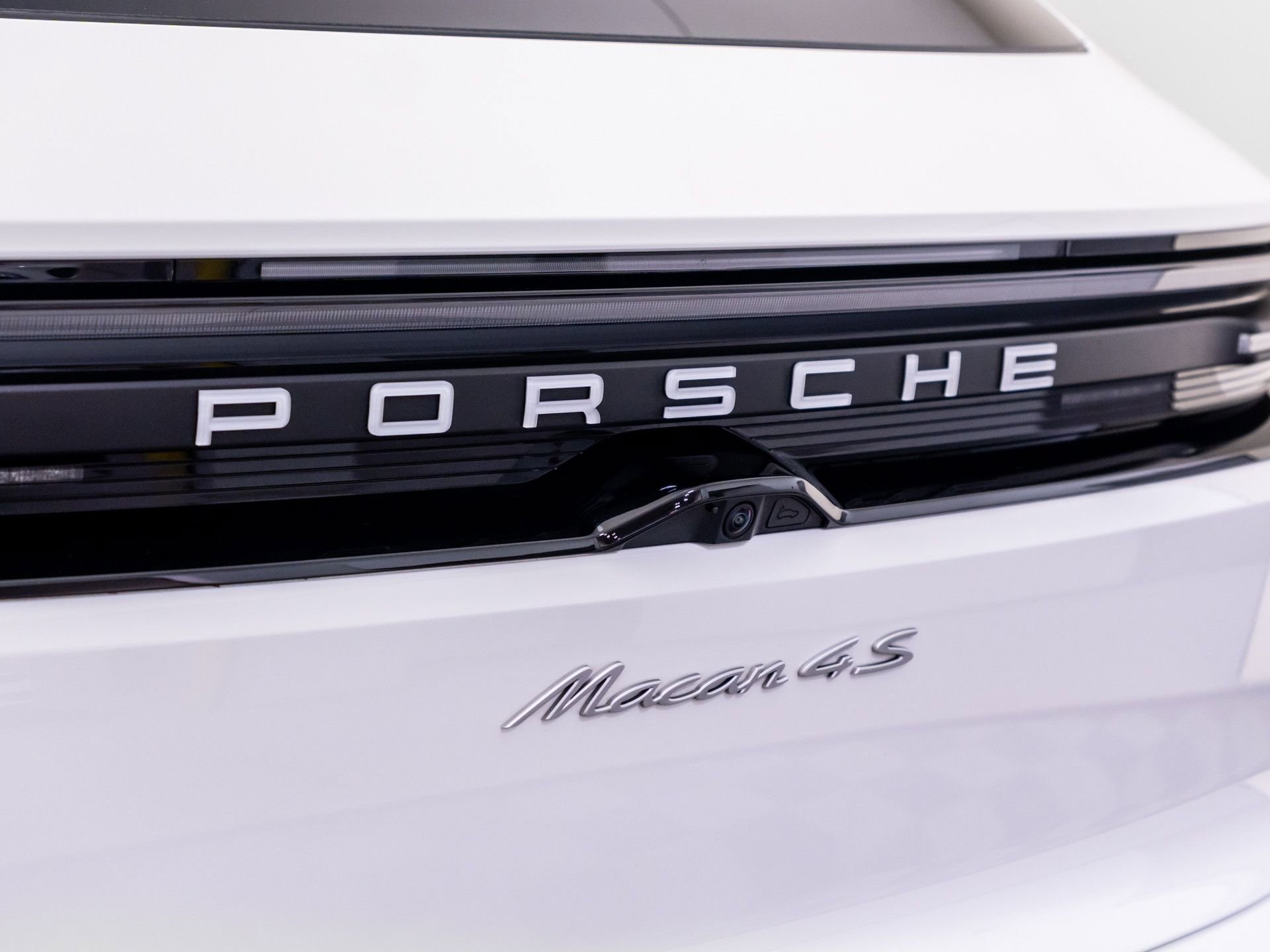 Certified 2025 Porsche Macan 4S Electric image 40