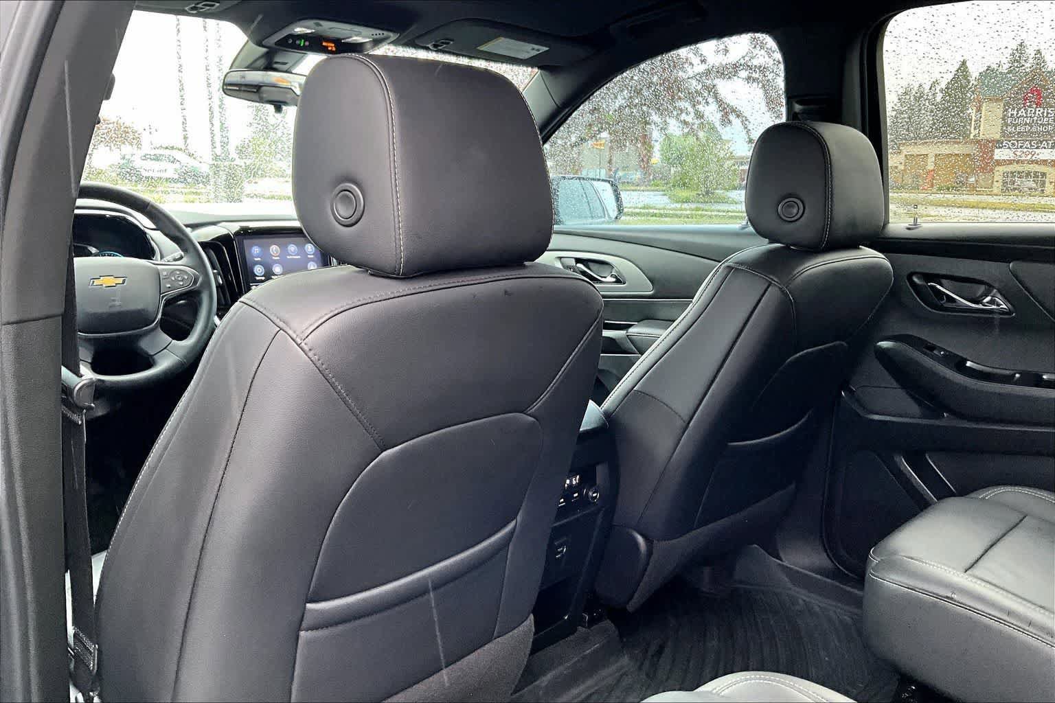 Used 2023 Chevrolet Traverse LT FWD image 12