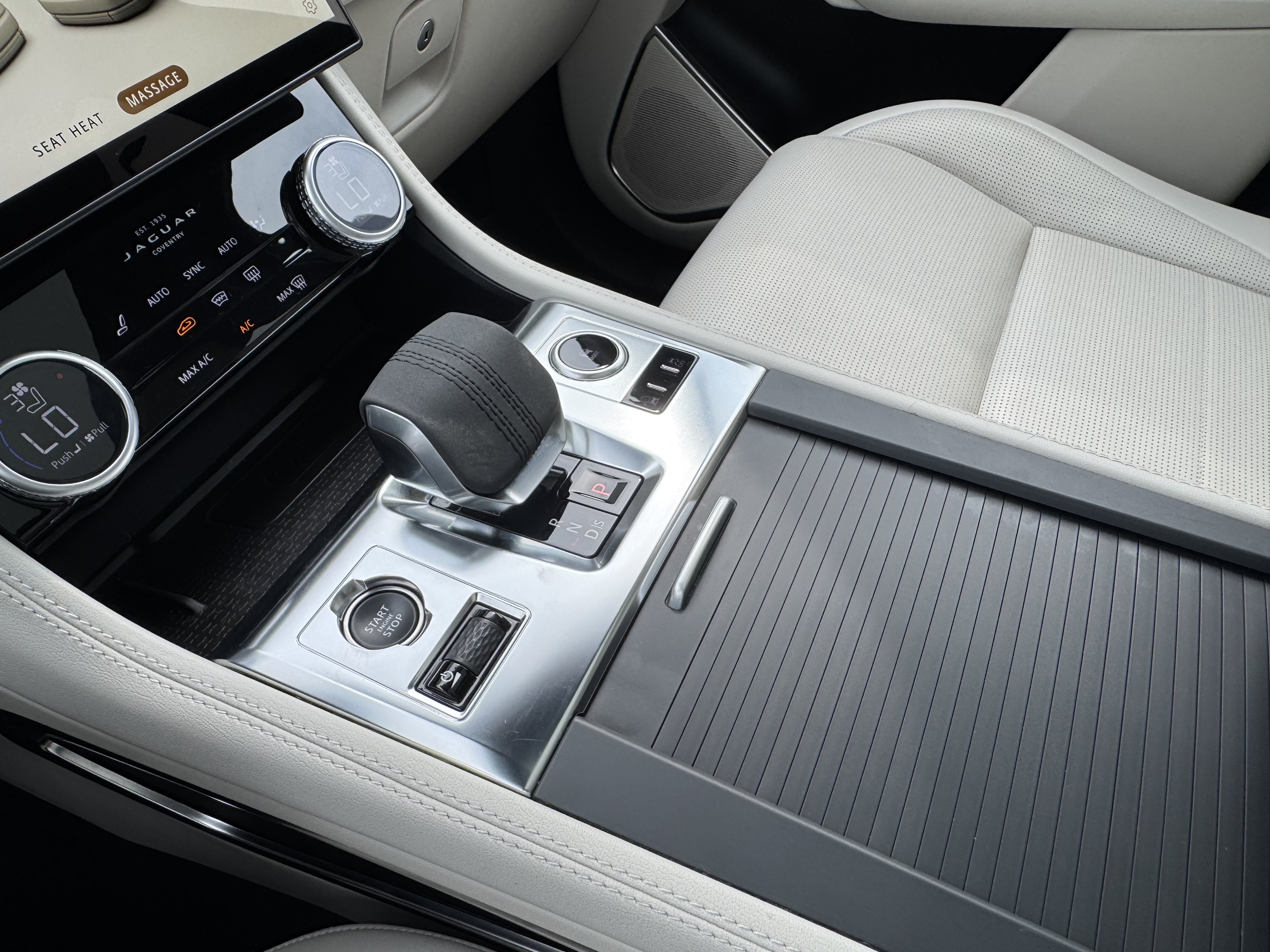 Certified 2024 Jaguar F-PACE R-Dynamic S AWD/4WD image 24