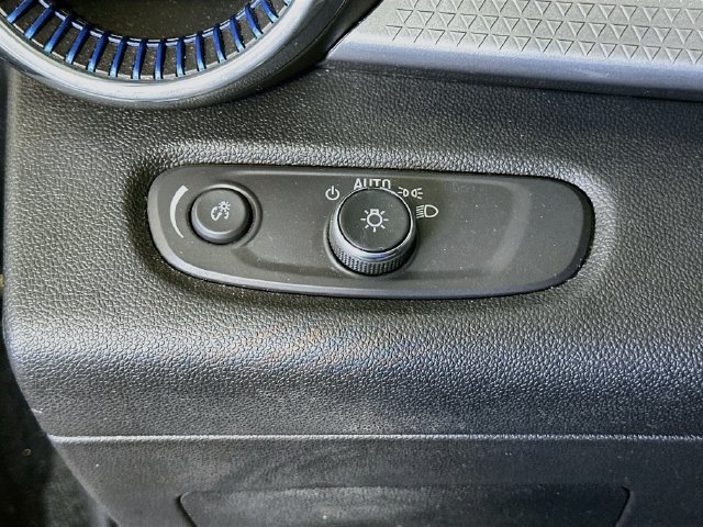 Used 2025 Chevrolet Trax LT FWD image 11