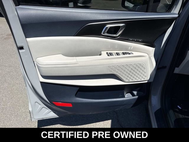 Used 2025 Kia Carnival SX w/ SX Dark Edition Package FWD image 13