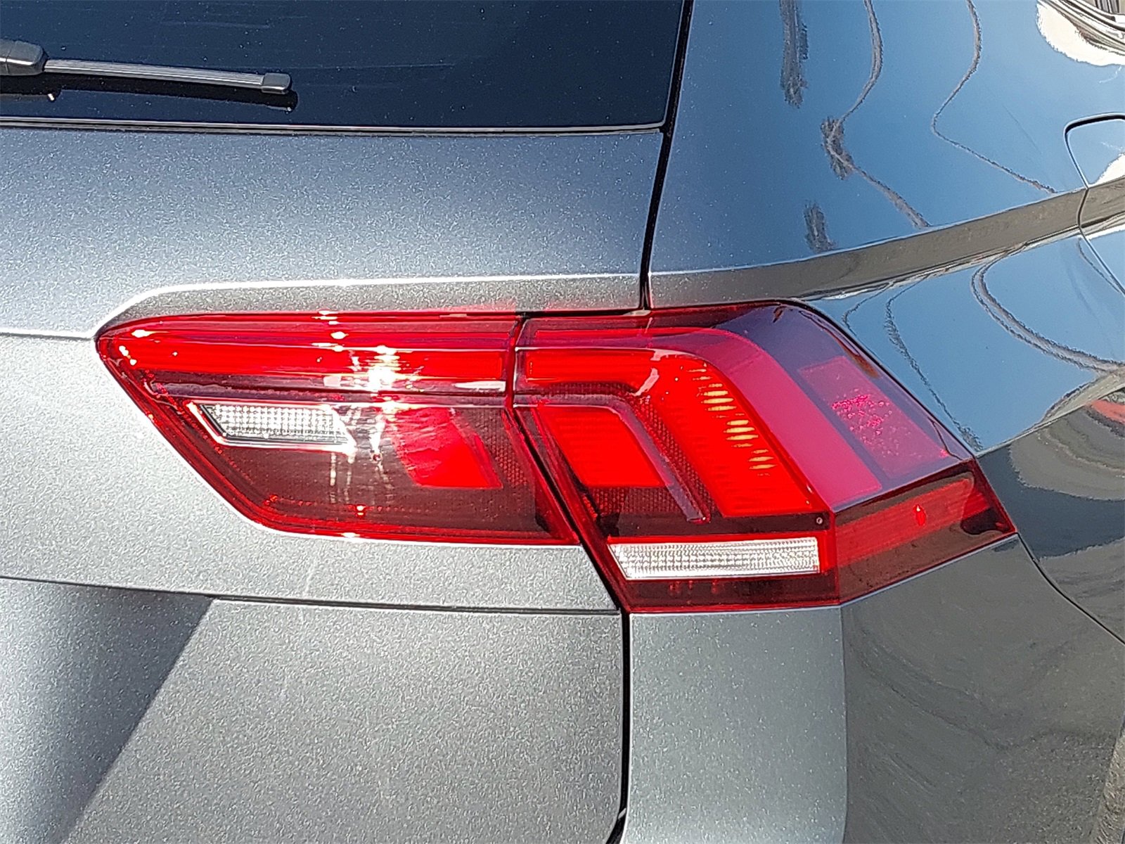 Used 2021 Volkswagen Tiguan SEL image 37