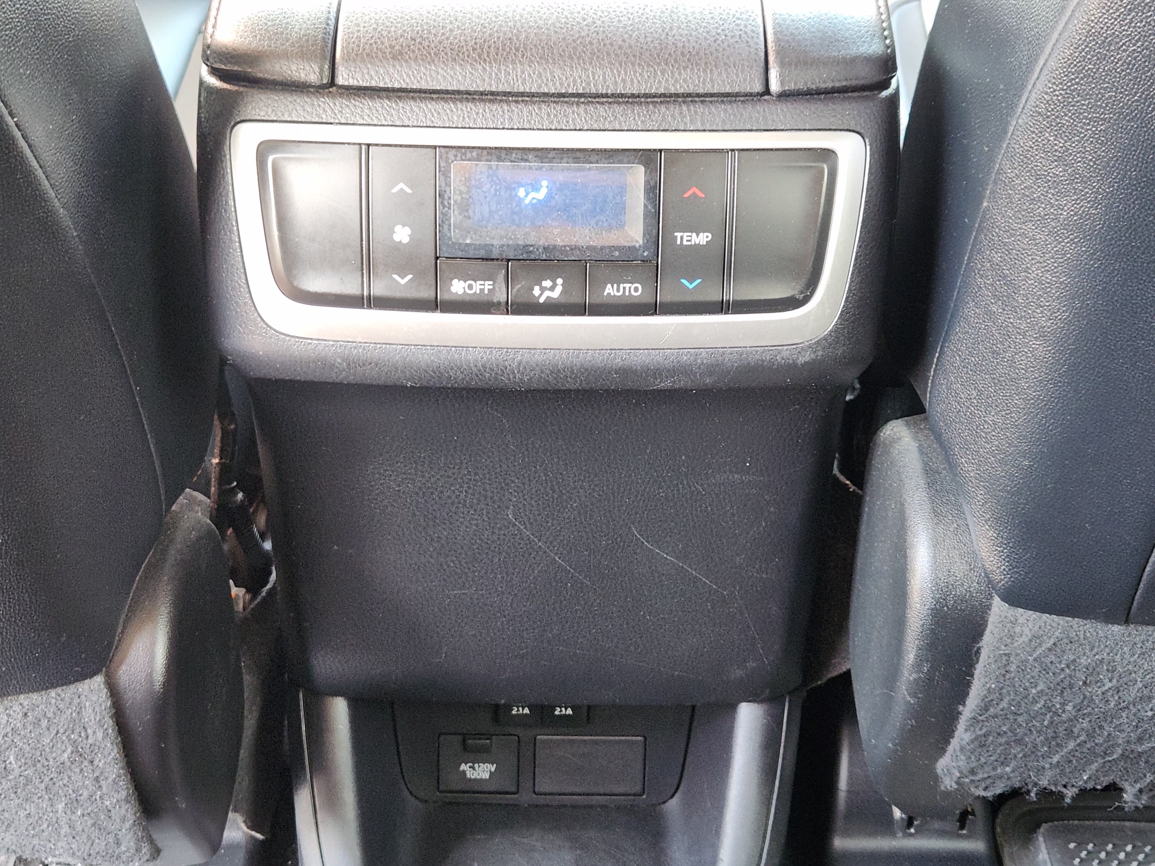 Used 2017 Toyota Highlander XLE FWD image 32