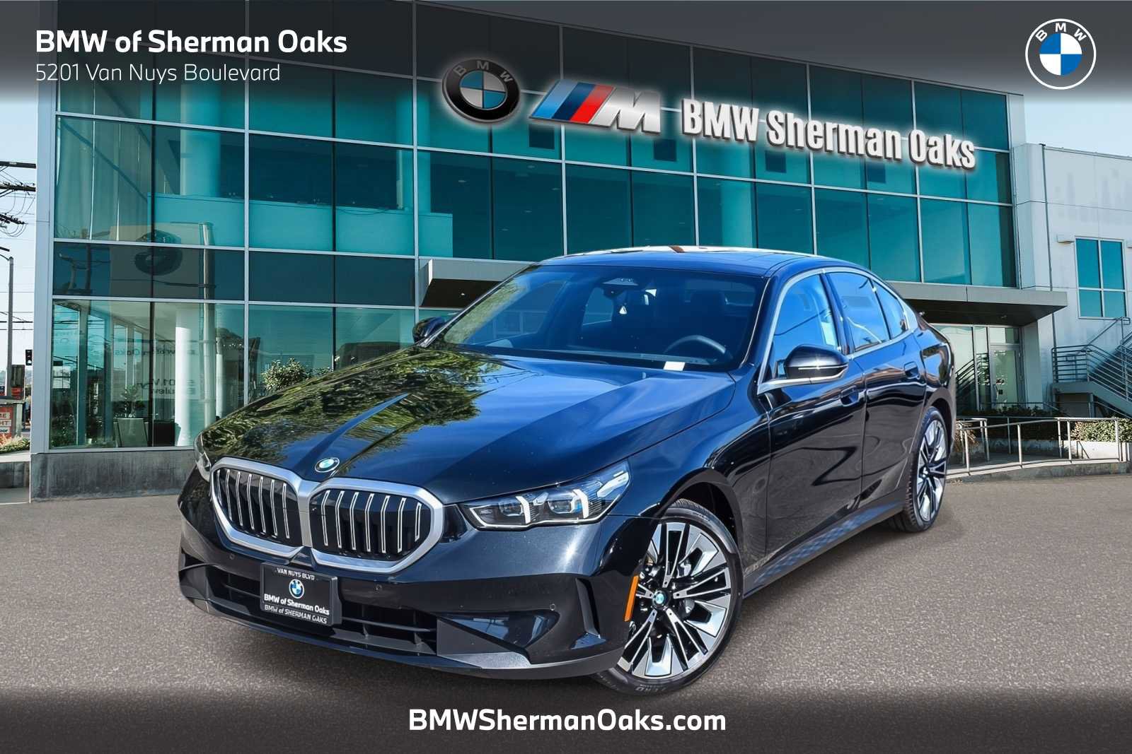 Used 2026 BMW 530i xDrive w/ Premium Package image 1