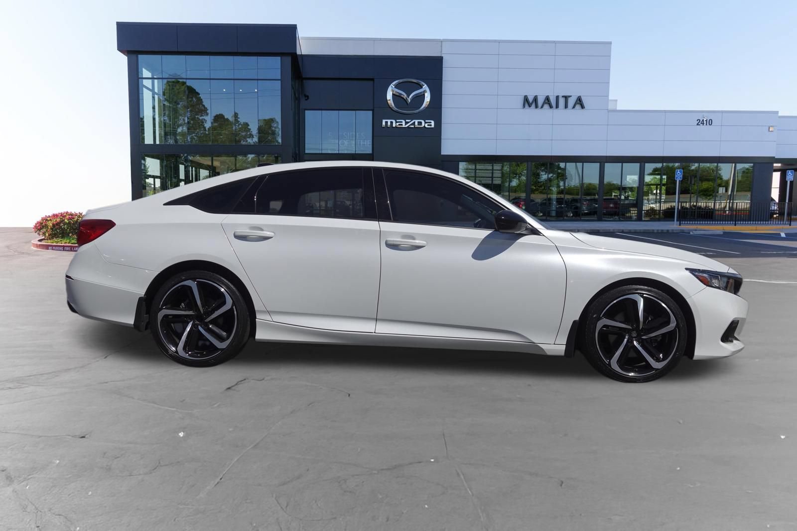 Used 2022 Honda Accord Sport image 2