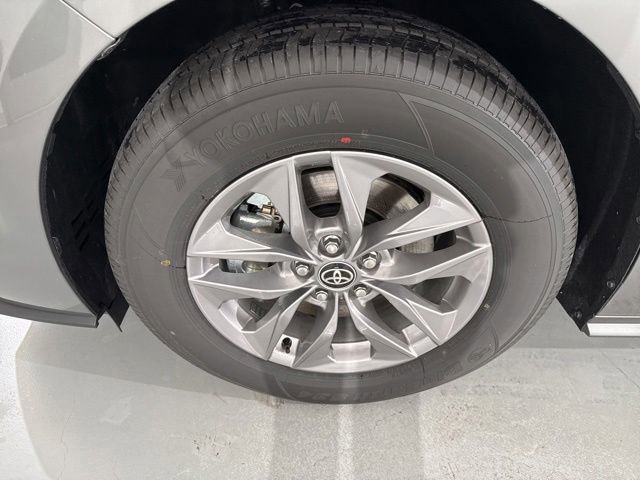 New 2026 Toyota Sienna XLE FWD image 4