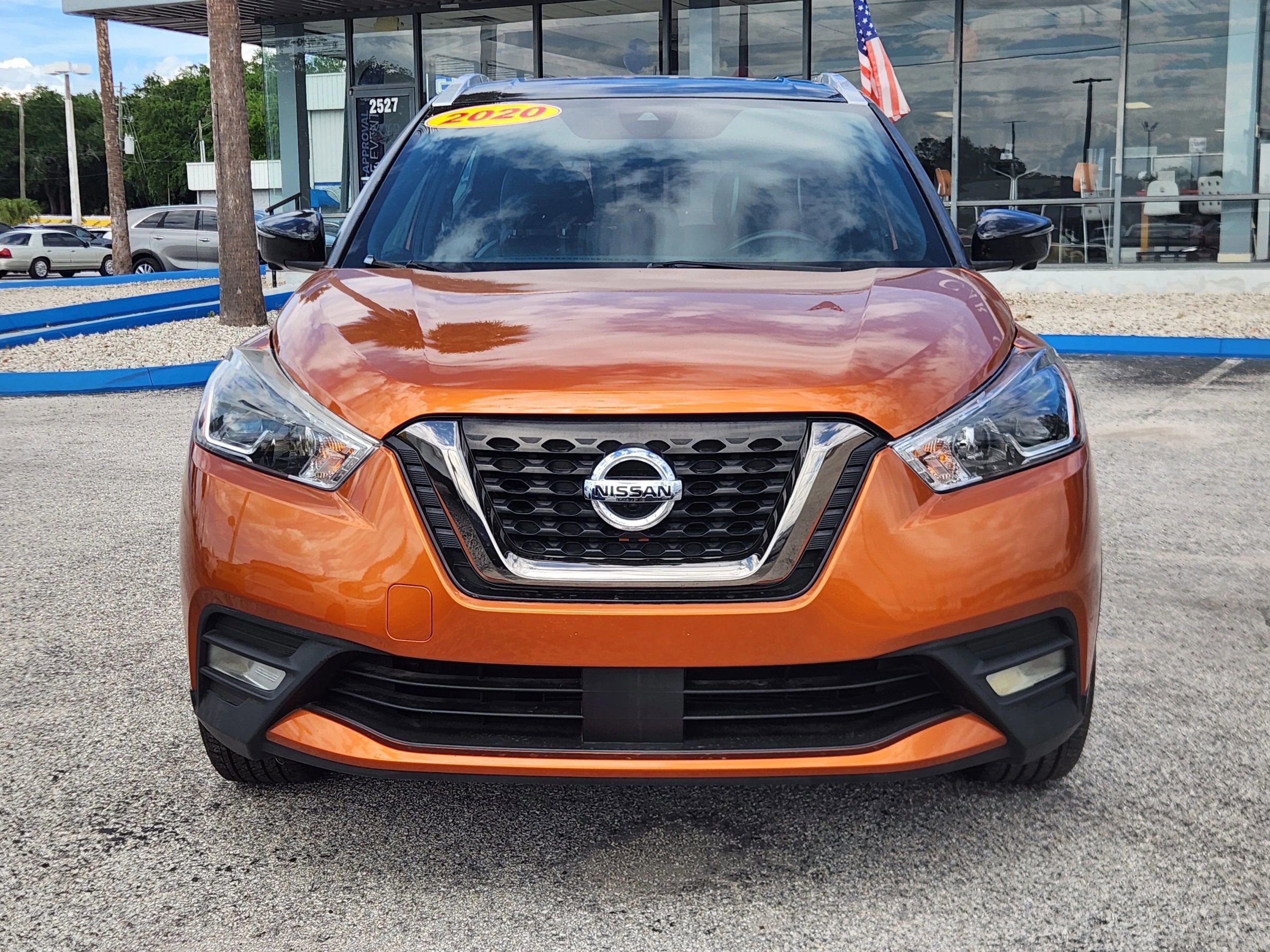 Used 2020 Nissan Kicks SR w/ SR Premium Package FWD image 2