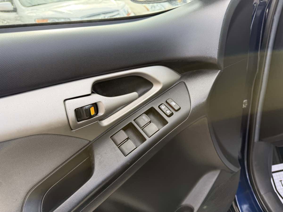 Used 2013 Toyota Matrix L image 21