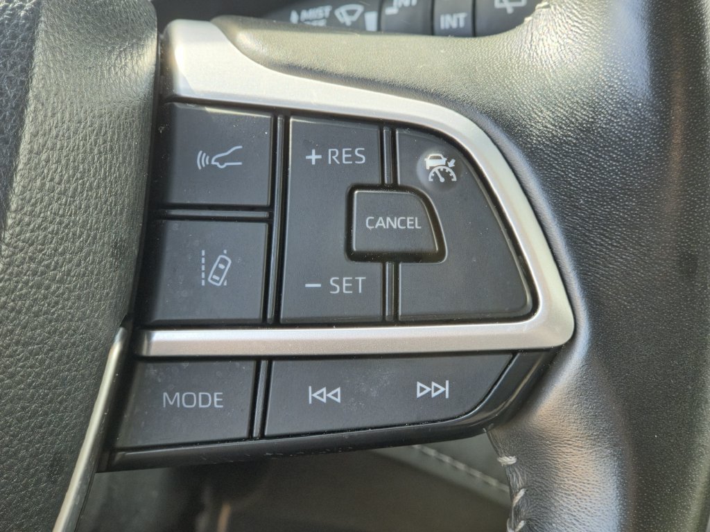 Used 2021 Nissan Kicks SR w/ Exterior Package FWD image 23