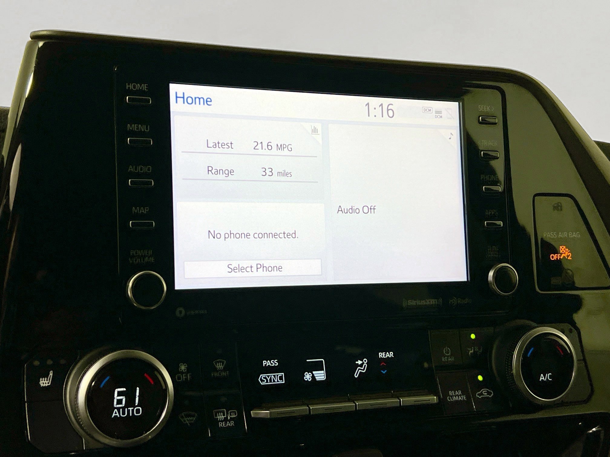 Used 2020 Toyota Highlander XLE image 28