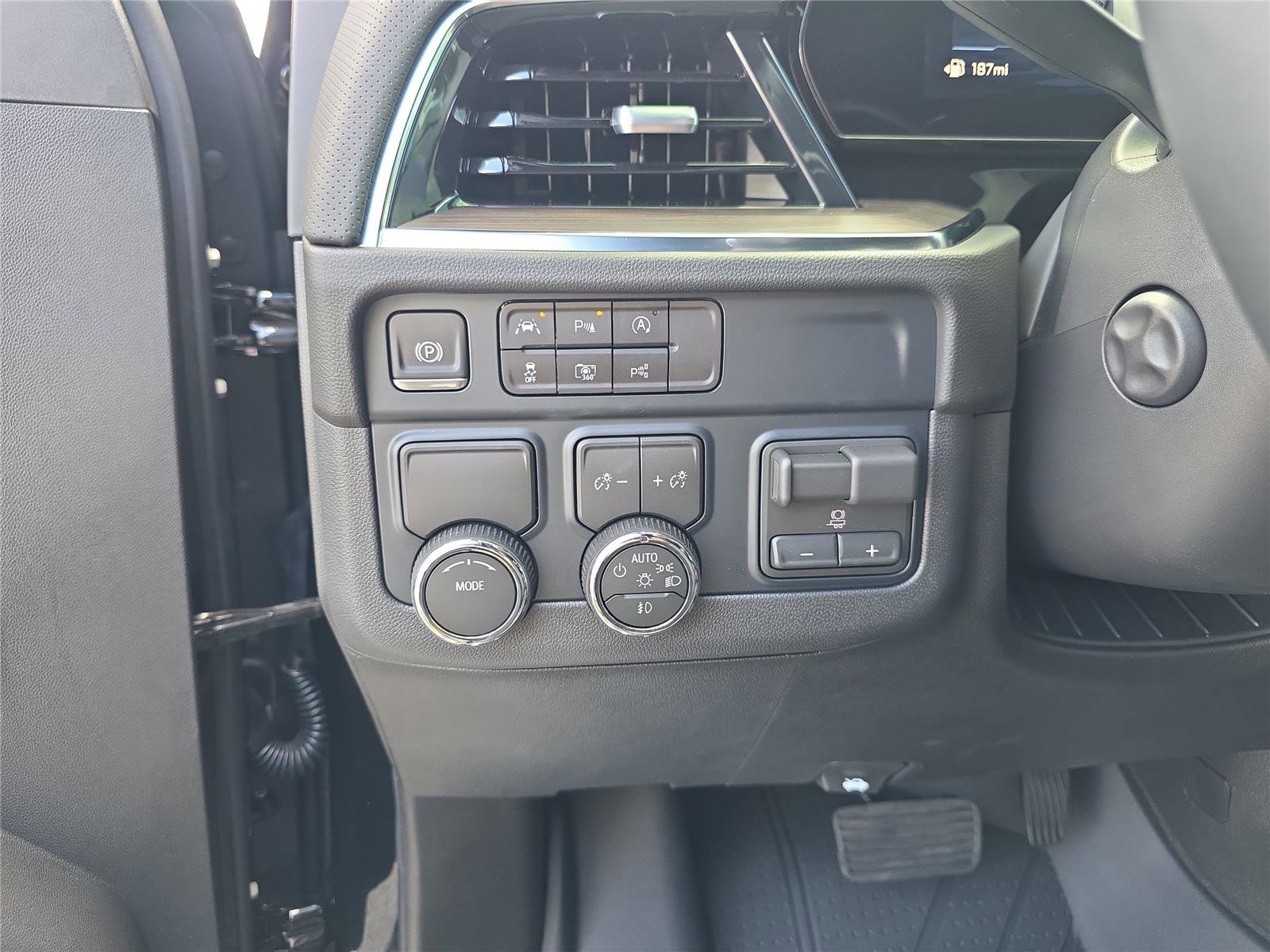 Used 2026 Chevrolet Tahoe Premier w/ Sun And Tow Package image 31