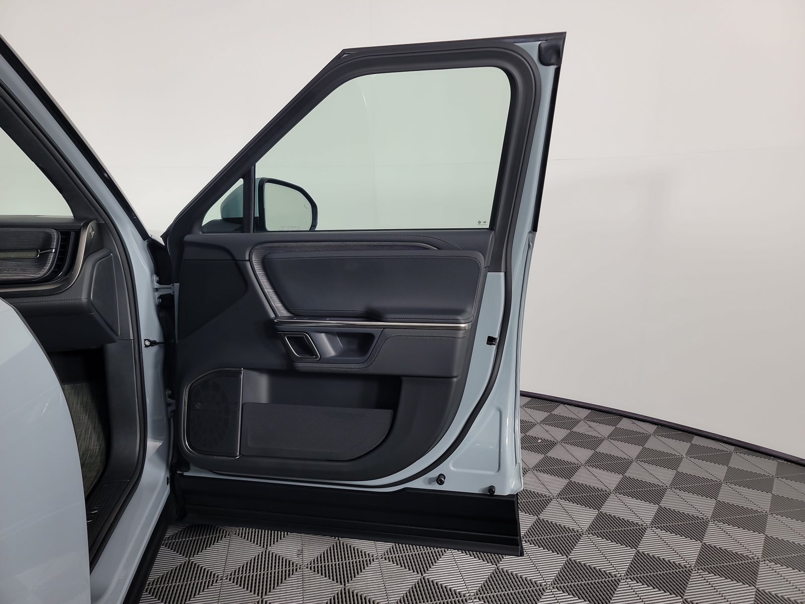 Used 2023 Rivian R1S Adventure Quad AWD/4WD image 18