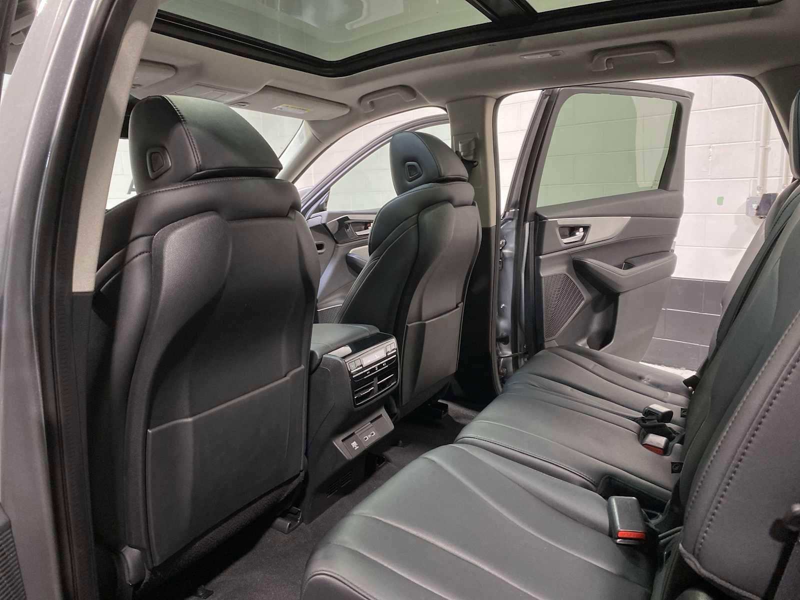 Used 2023 Acura MDX image 12