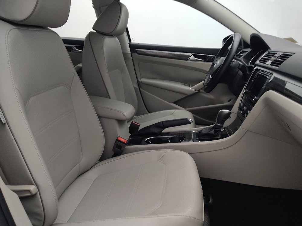 Used 2018 Volkswagen Passat 2.0T SE FWD image 21