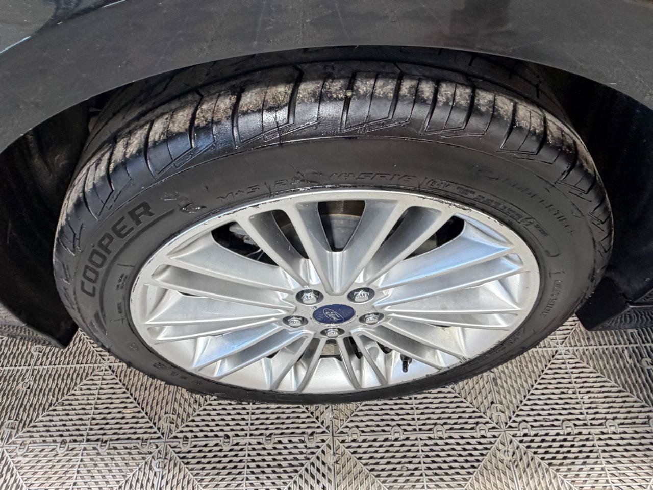 Used 2014 Ford Fusion SE w/ Equipment Group 202A FWD image 18
