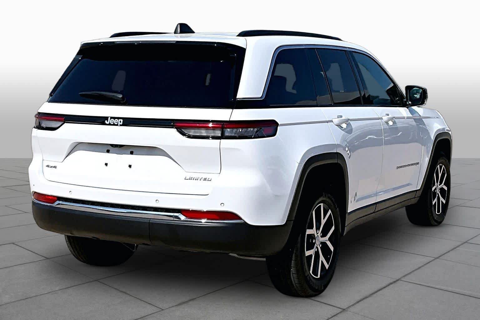 Used 2024 Jeep Grand Cherokee Limited w/ Trailer Tow Package AWD/4WD image 12