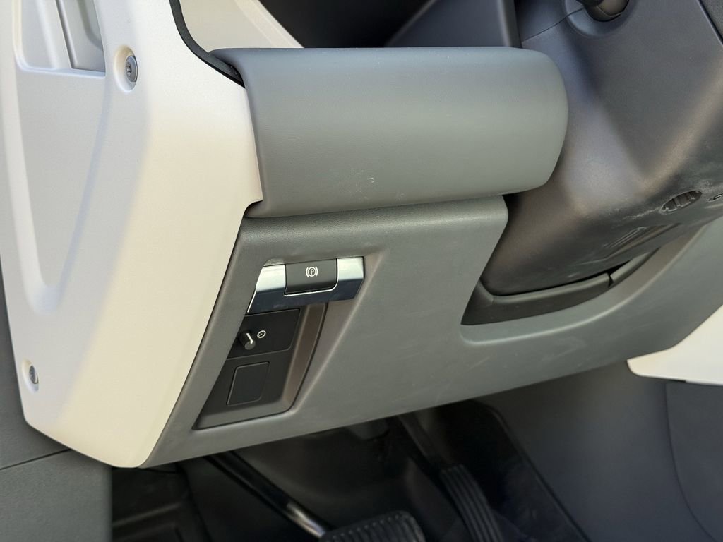 Used 2025 Land Rover Defender 110 X-Dynamic SE image 29