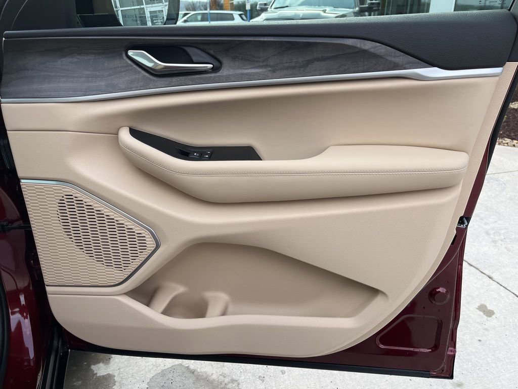 New 2026 Jeep Grand Cherokee L Limited image 31