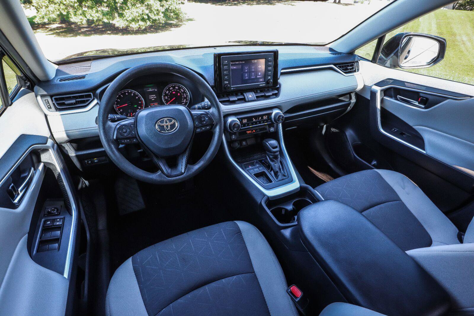 Used 2021 Toyota RAV4 XLE FWD image 24