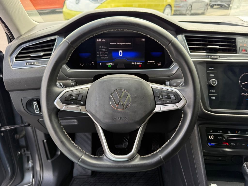 Used 2022 Volkswagen Tiguan SE w/ Panoramic Sunroof Package AWD/4WD image 17