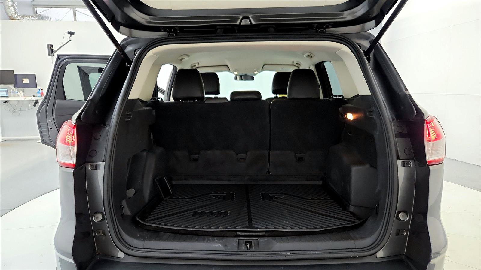 Used 2015 Ford Escape SE image 32