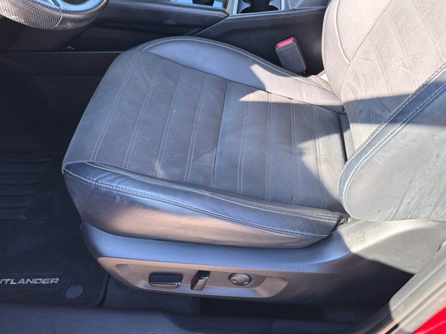 Used 2023 Mitsubishi Outlander ES FWD image 25