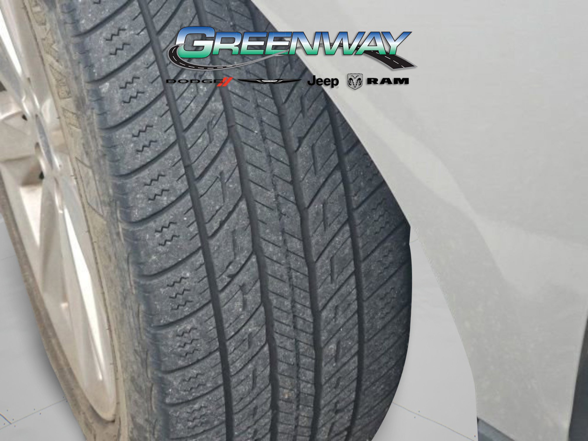 Used 2018 Ford Edge Titanium w/ Equipment Group 301A FWD image 8