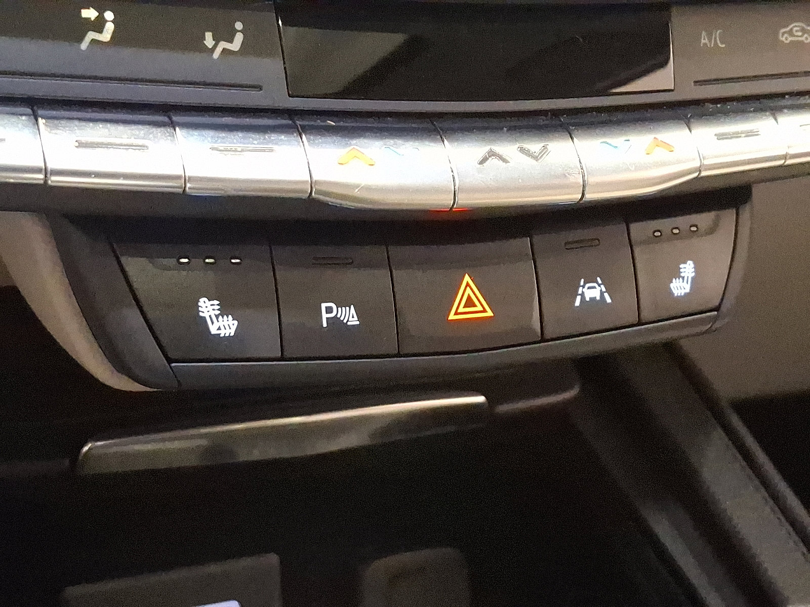 Used 2021 Cadillac XT4 Luxury w/ Cold Weather Package image 26