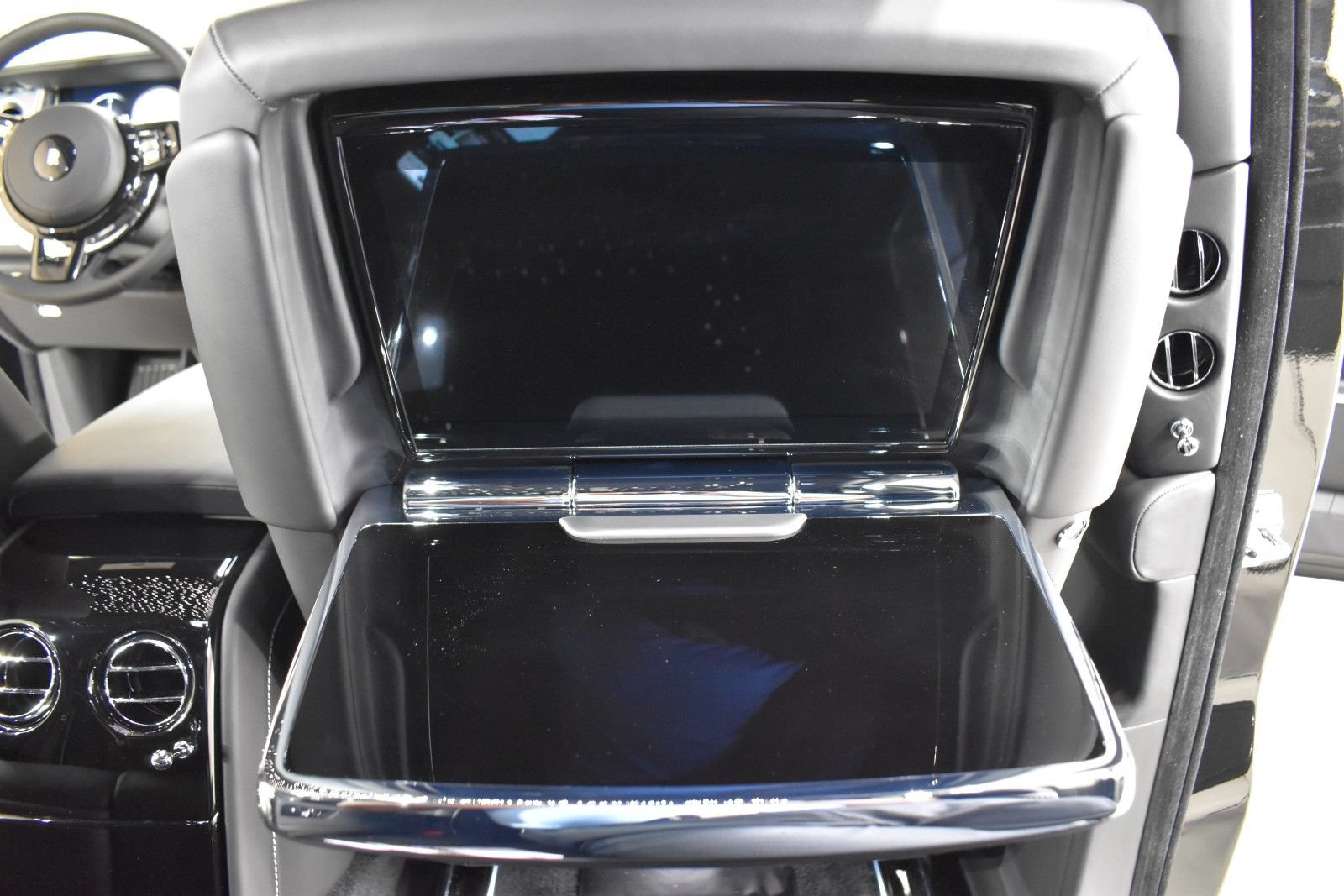New 2027 Rolls-Royce Phantom Sedan RWD image 22