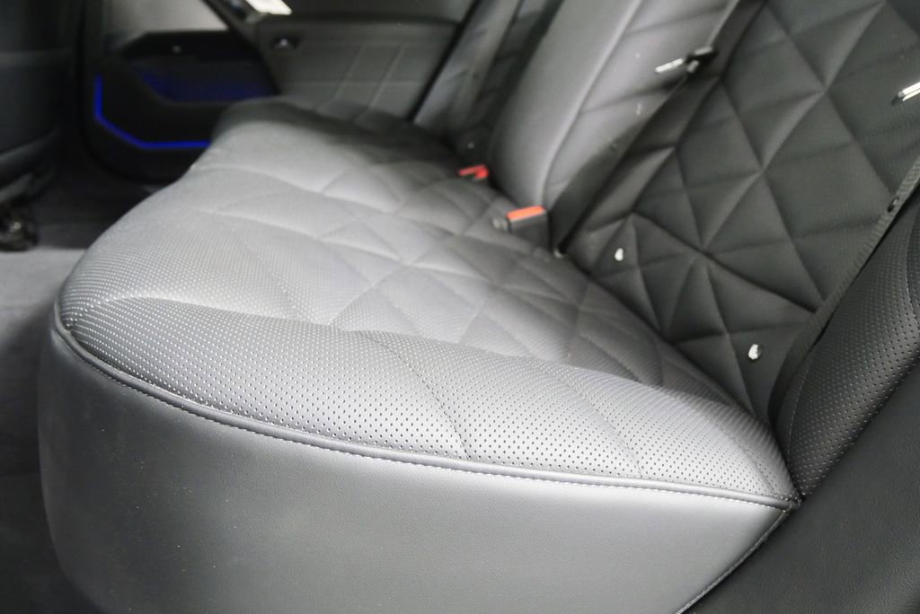 Certified 2023 BMW 740i w/ Parking Assistance Package image 15