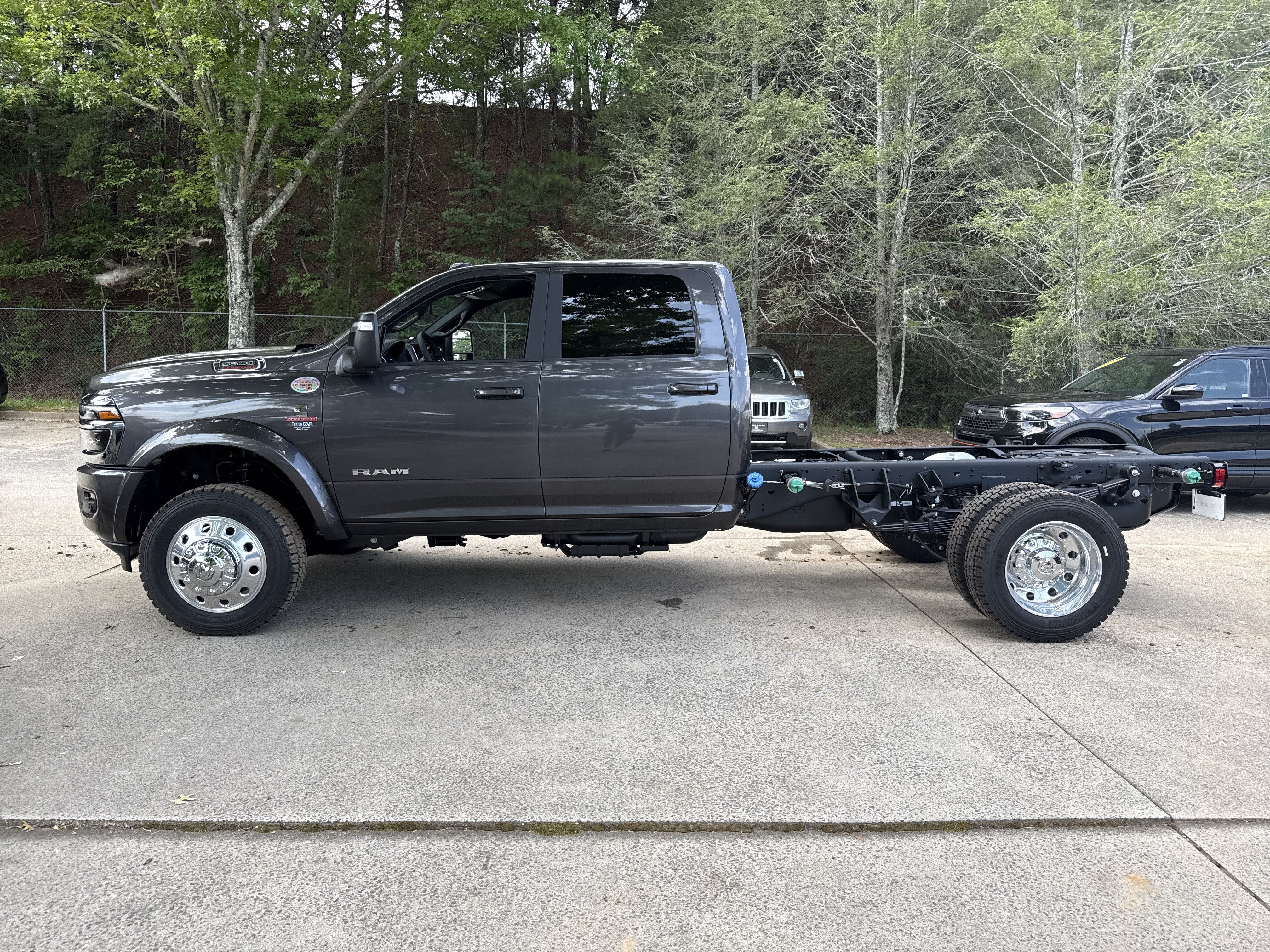 New 2026 RAM 5500 4x4 Crew Cab w/ Laramie Trim Package image 4