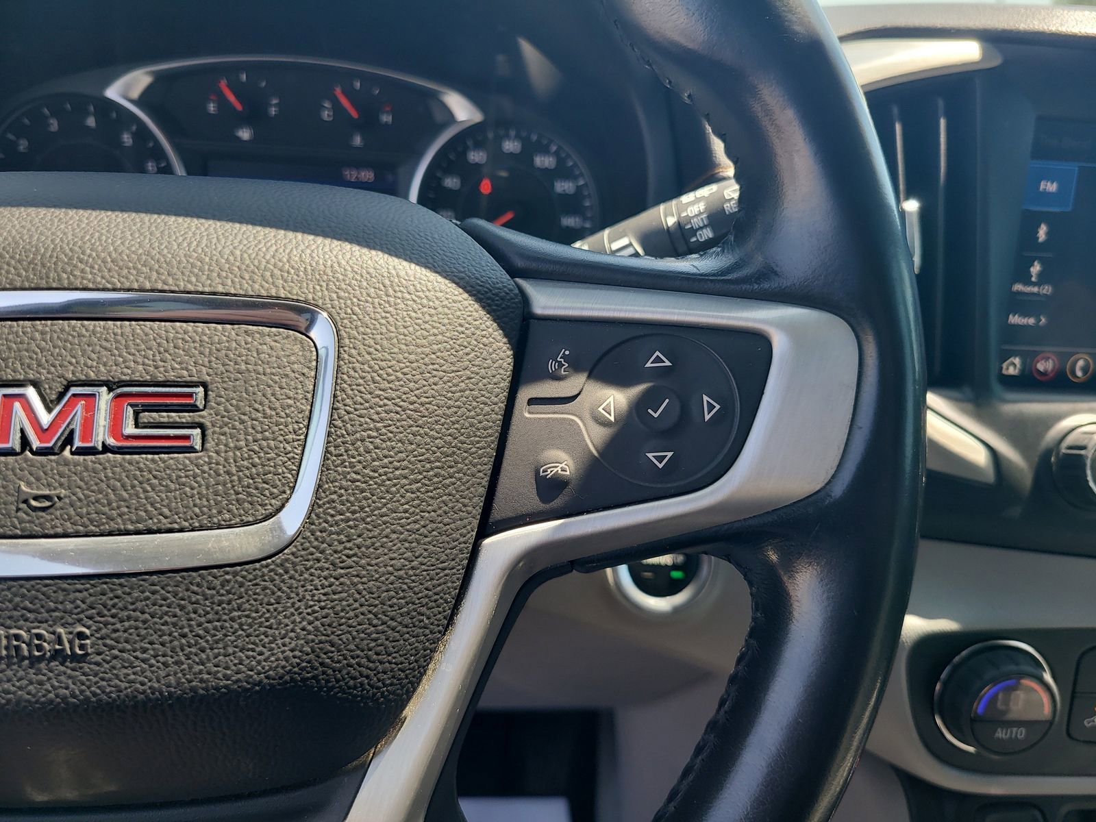 Used 2020 GMC Terrain SLE w/ Driver Convenience Package FWD image 15