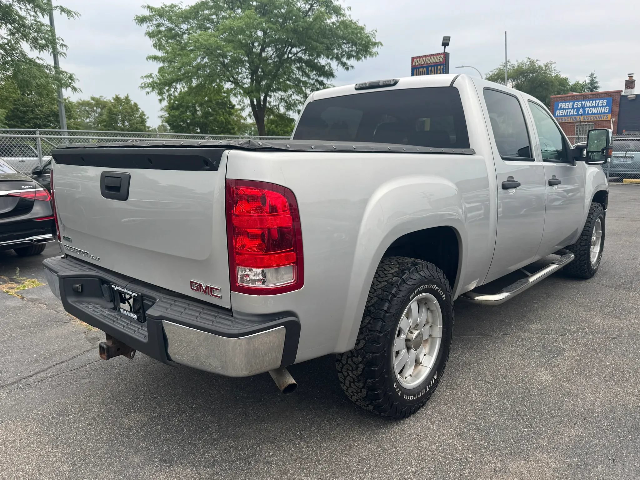 Used 2010 GMC Sierra 1500 SLE w/ Power Pack Plus RWD image 7