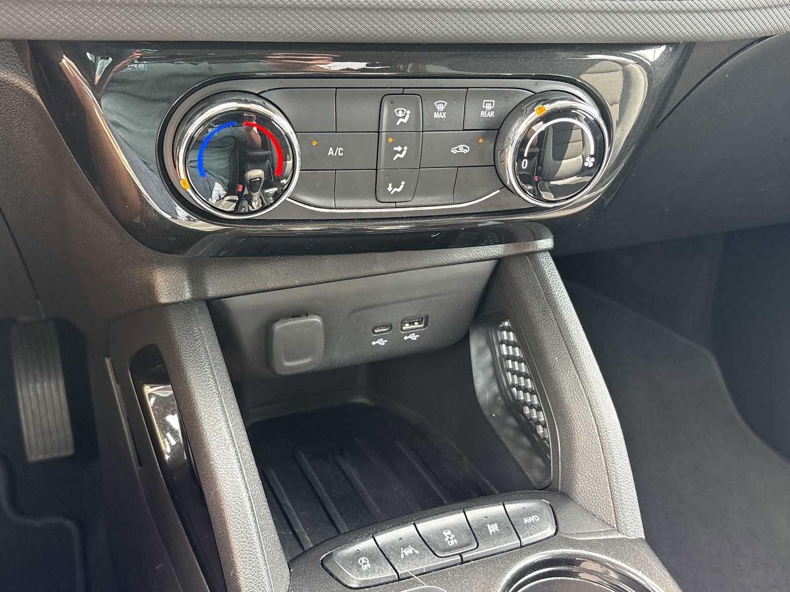 Used 2025 Chevrolet TrailBlazer LT AWD/4WD image 17