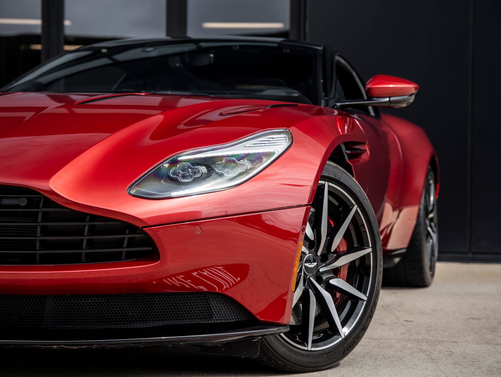 Used 2017 Aston Martin DB11 V12 RWD image 15