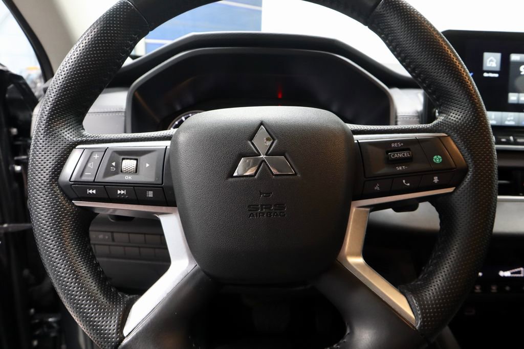 Used 2024 Mitsubishi Outlander SE image 32