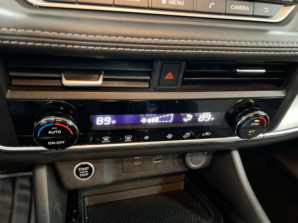 Used 2023 Nissan Rogue SV image 16