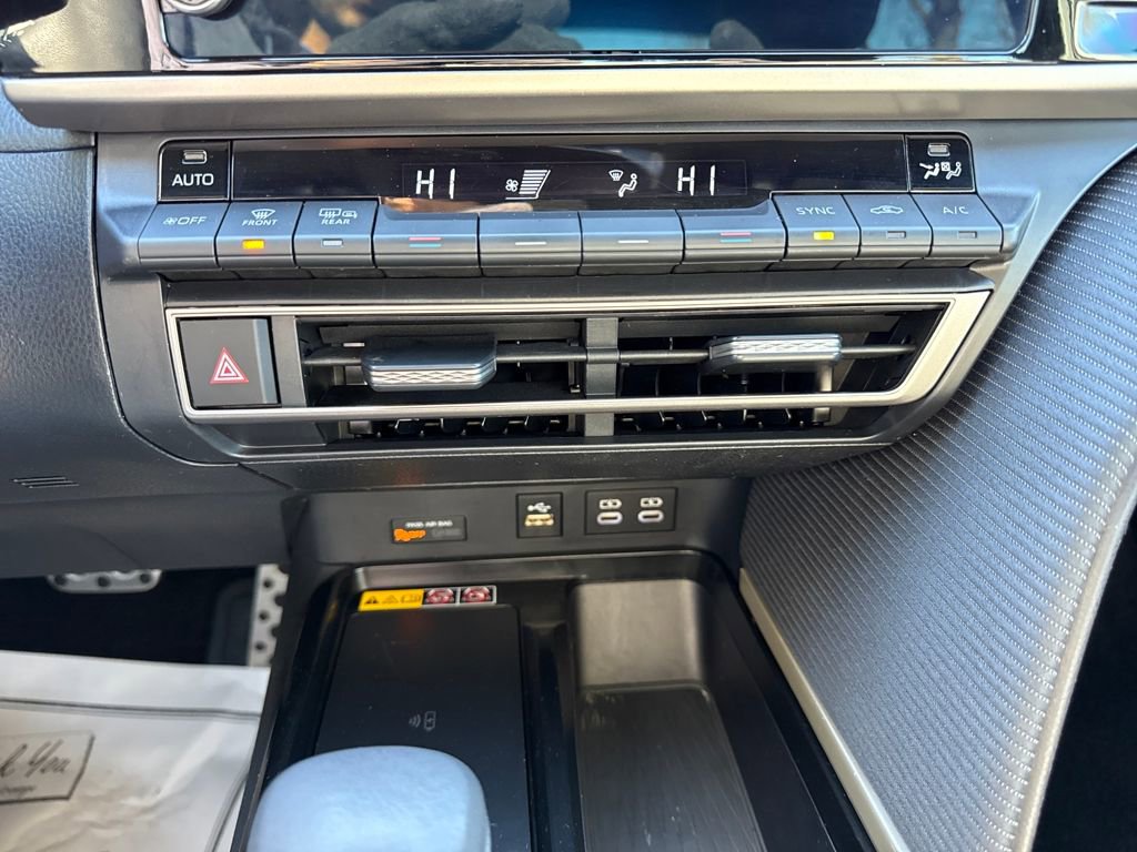 Used 2025 Toyota Camry SE image 22