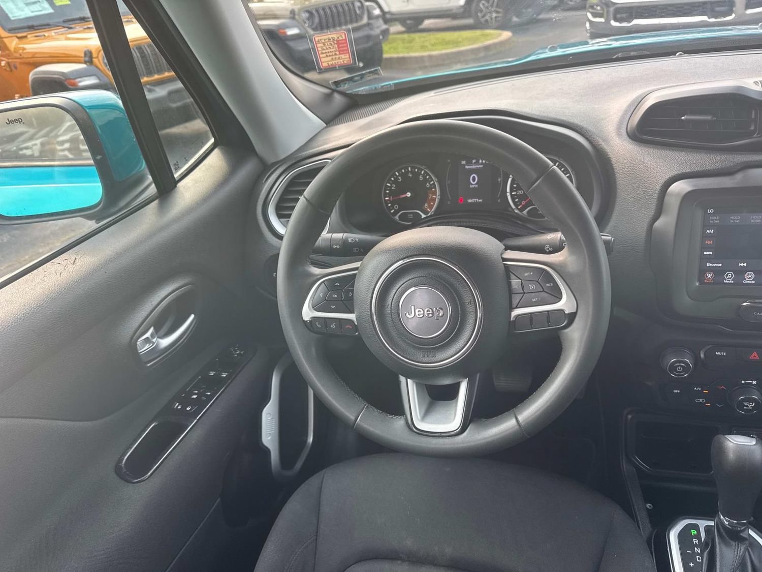 Used 2019 Jeep Renegade Latitude FWD image 20