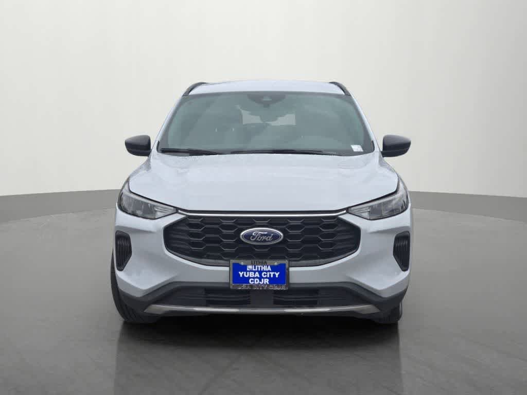 Used 2025 Ford Escape ST-Line image 2