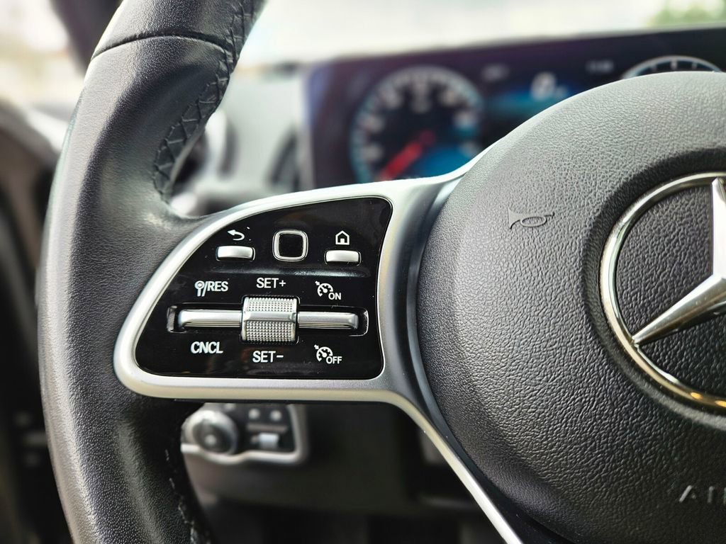 Used 2020 Mercedes-Benz GLB 250 4MATIC image 27