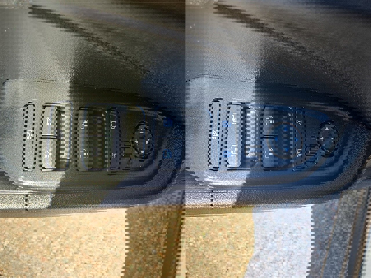 Used 2025 Hyundai Venue SE image 26