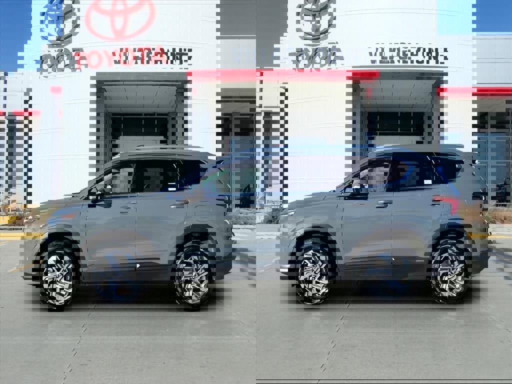 Used 2023 Hyundai Santa Fe SEL image 2