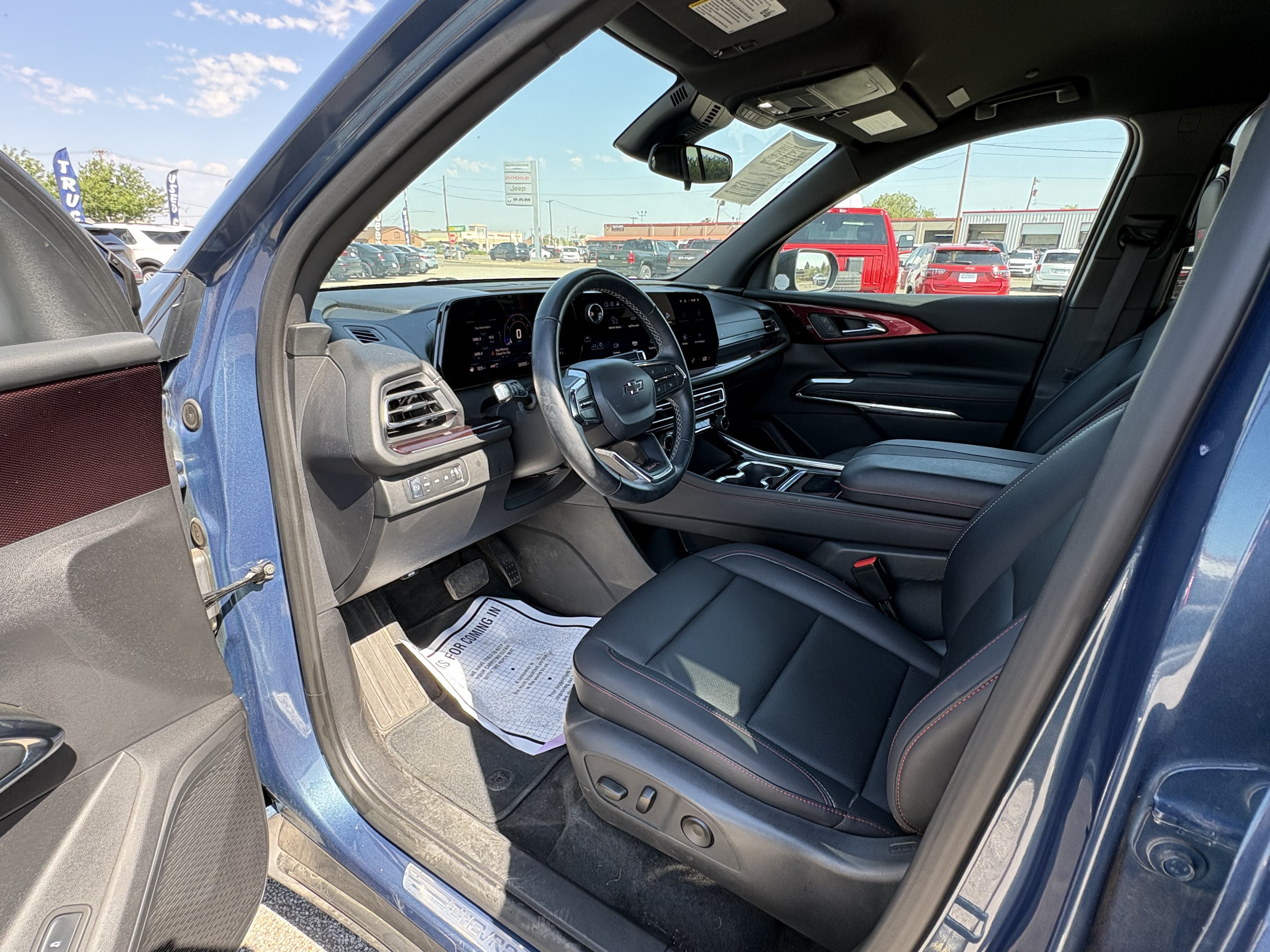 Used 2025 Chevrolet Traverse Z71 AWD/4WD image 11