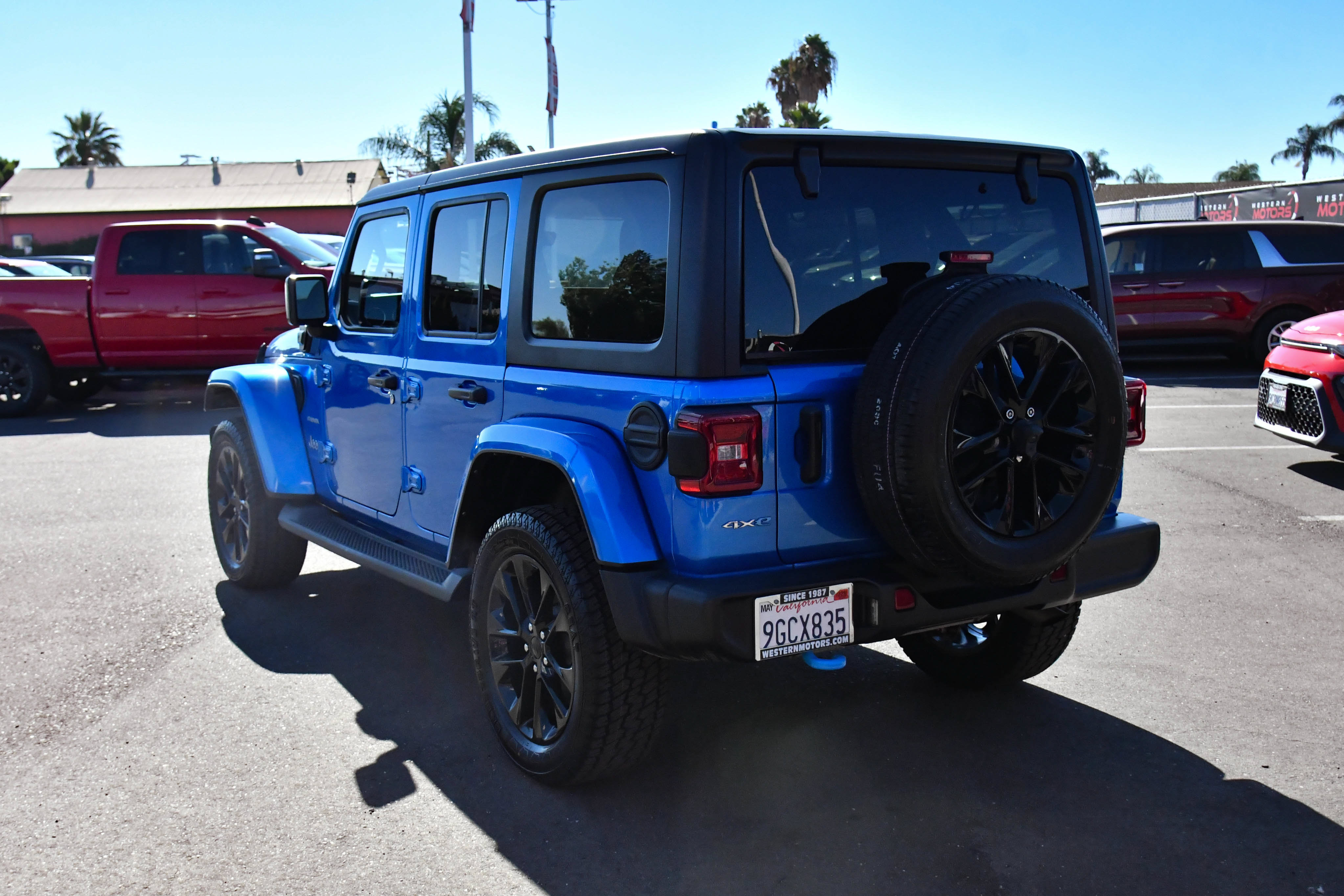Used 2023 Jeep Wrangler Unlimited Sahara AWD/4WD image 6