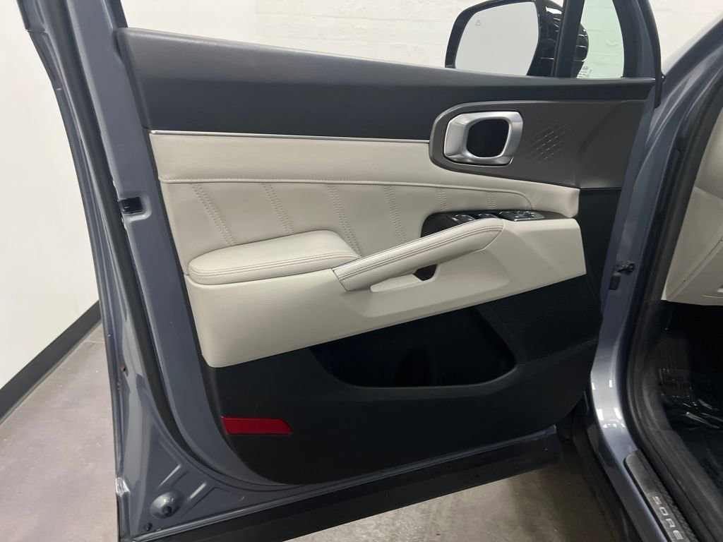 Used 2021 Kia Sorento SX image 12