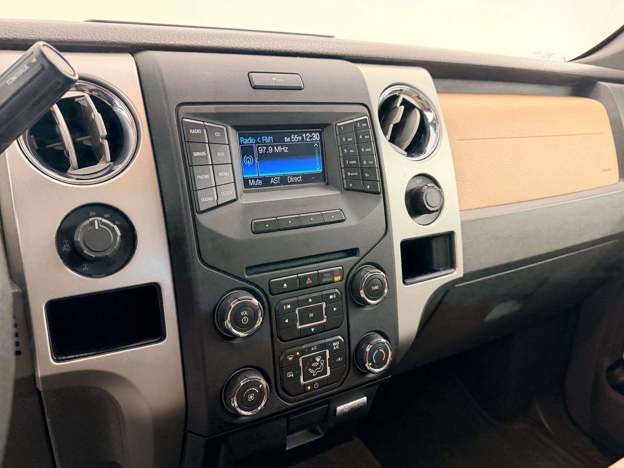 Used 2014 Ford F150 XLT w/ XLT Chrome Package image 24