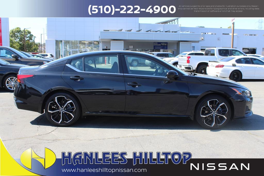 Used 2023 Nissan Altima 2.5 SR w/ SR Premium Package image 6