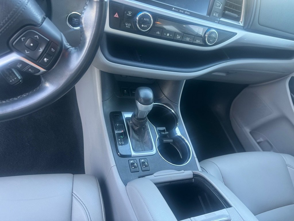 Used 2018 Toyota Highlander SE image 10